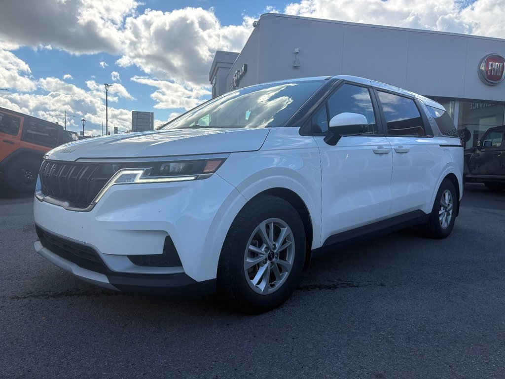 2023 Kia Carnival LX in Pointe-Aux-Trembles, Quebec - 1 - w1024h768px