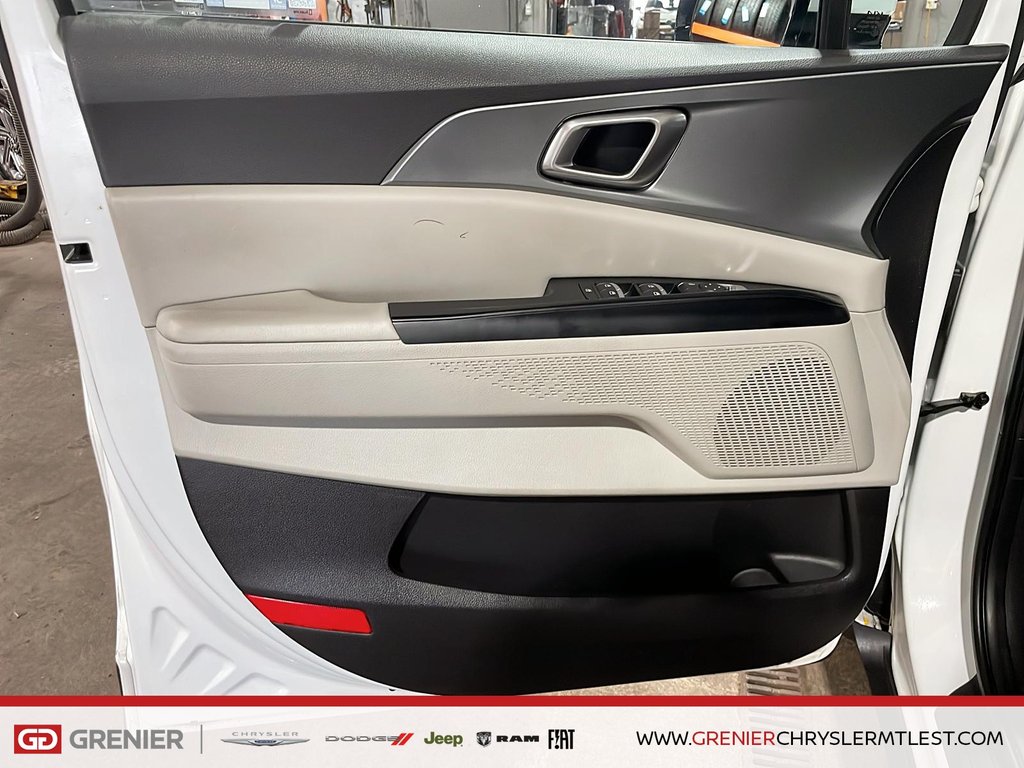 2024 Kia Carnival LX + 8 PASSAGERS + BLUETOOTH in Pointe-Aux-Trembles, Quebec - 9 - w1024h768px