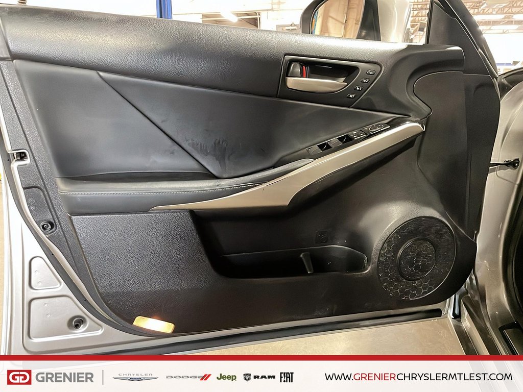 Lexus IS IS 300 + AWD + V6 3.5L + TOIT OUVRANT 2019 à Pointe-Aux-Trembles, Québec - 10 - w1024h768px