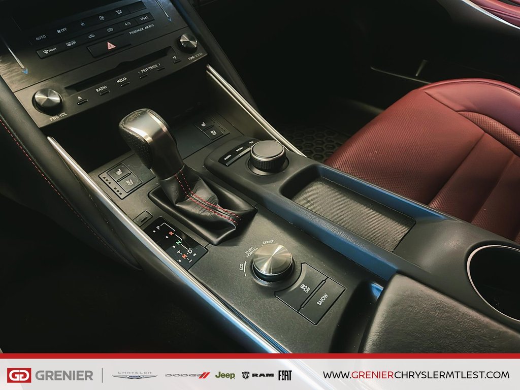 Lexus IS IS 300 F SPORT + AWD + TOIT OUVRANT 2019 à Pointe-Aux-Trembles, Québec - 13 - w1024h768px