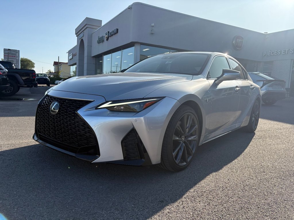 2023 Lexus IS IS 300 F SPORT 2 in Pointe-Aux-Trembles, Quebec - 1 - w1024h768px