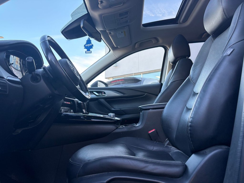 2023 Mazda CX-9 in Pointe-Aux-Trembles, Quebec - 12 - w1024h768px