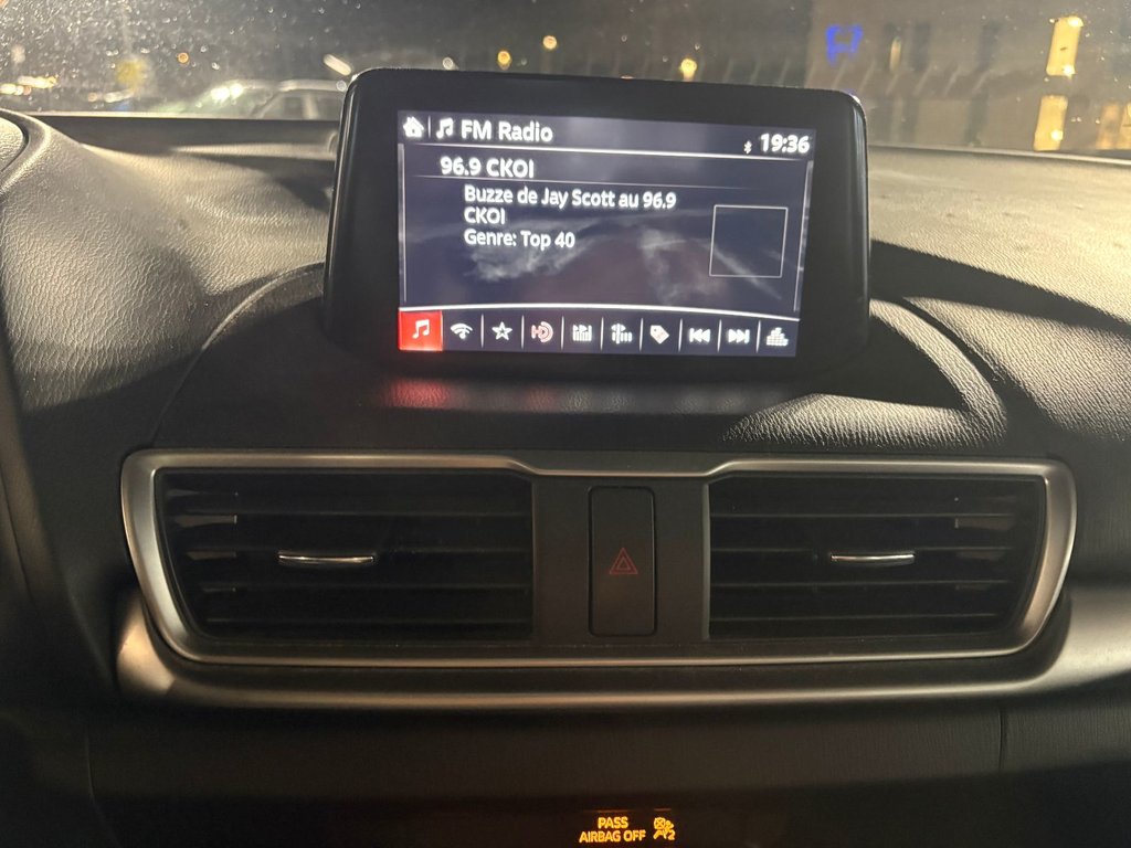 2018 Mazda Mazda3 GX in Pointe-Aux-Trembles, Quebec - 10 - w1024h768px