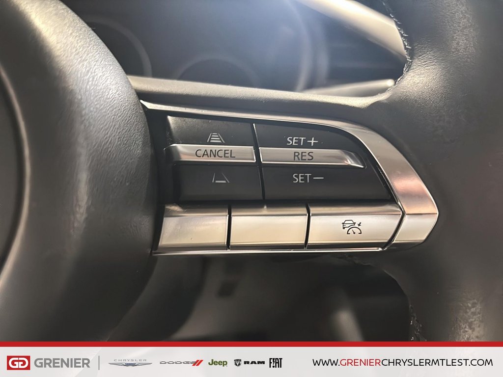 2019 Mazda Mazda3 GT + AWD + AUTOMATIQUE + TOIT OUVRANT in Pointe-Aux-Trembles, Quebec - 10 - w1024h768px