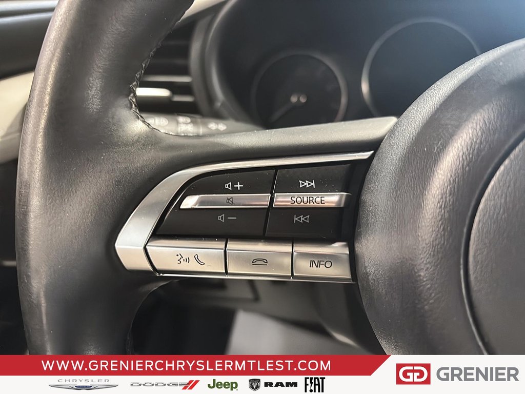2019 Mazda Mazda3 GT + AWD + AUTOMATIQUE + TOIT OUVRANT in Pointe-Aux-Trembles, Quebec - 11 - w1024h768px