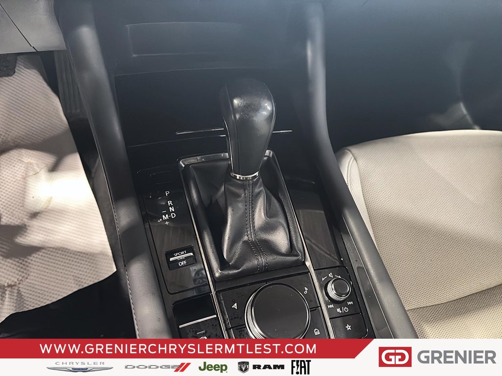 2019 Mazda Mazda3 GT + AWD + AUTOMATIQUE + TOIT OUVRANT in Pointe-Aux-Trembles, Quebec - 13 - w1024h768px