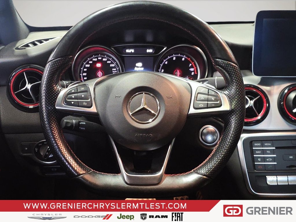 Mercedes-Benz CLA CLA 250 4MATIC + CUIR + TOIT OUVRANT PANO 2017 à Pointe-Aux-Trembles, Québec - 9 - w1024h768px