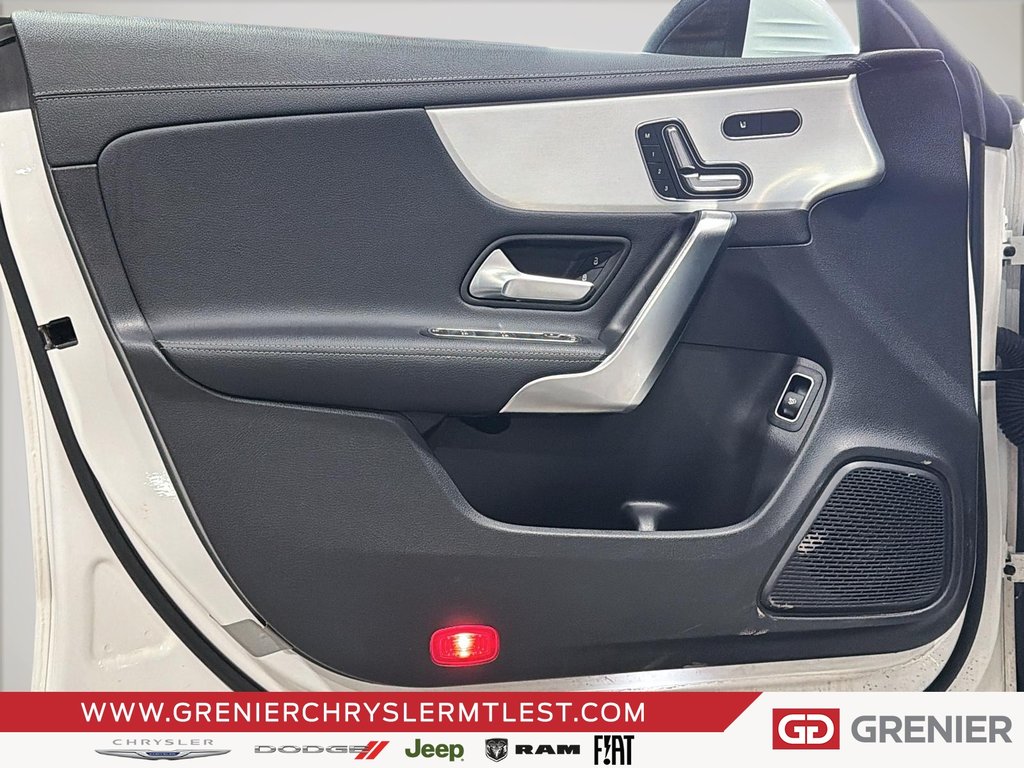 2023 Mercedes-Benz CLA CLA 250 + AWD + CUIR + TOIT OUVRANT PANO in Pointe-Aux-Trembles, Quebec - 10 - w1024h768px