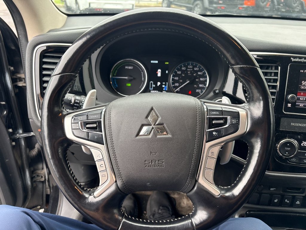 2018 Mitsubishi Outlander PHEV GT in Pointe-Aux-Trembles, Quebec - 18 - w1024h768px
