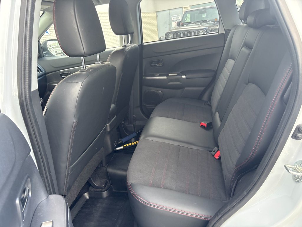 Mitsubishi RVR SEL AWD 2023 à Pointe-Aux-Trembles, Québec - 19 - w1024h768px