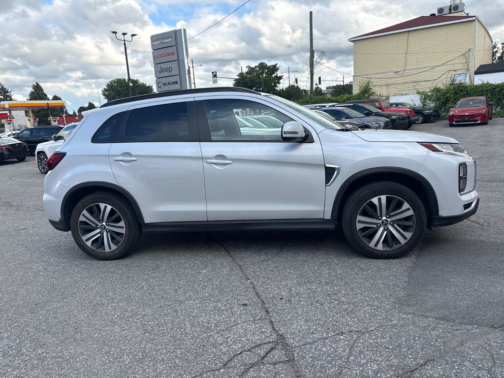 Mitsubishi RVR SEL AWD 2023 à Pointe-Aux-Trembles, Québec - 9 - w1024h768px