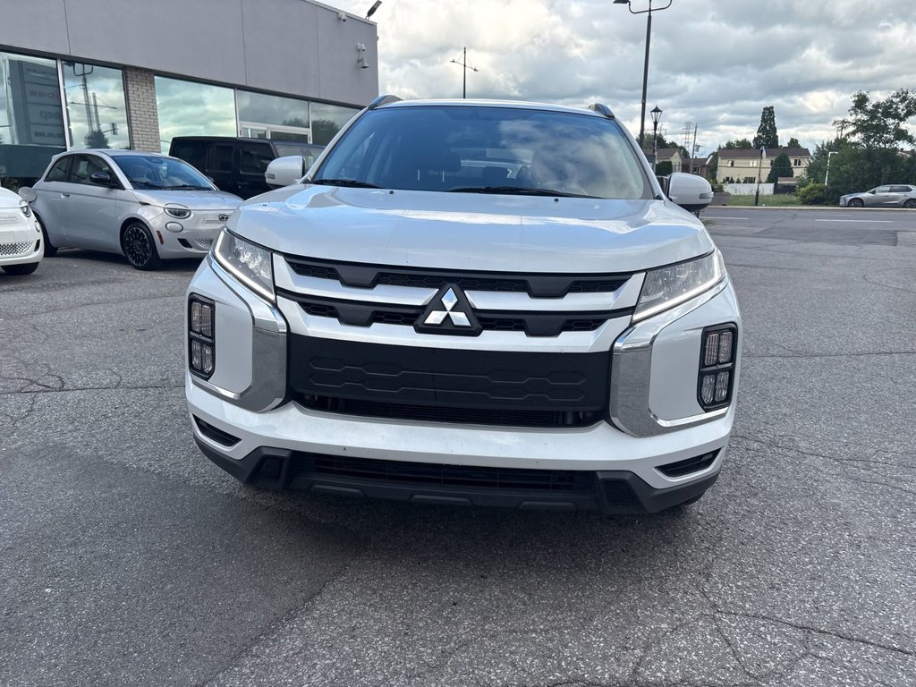 Mitsubishi RVR SEL AWD 2023 à Pointe-Aux-Trembles, Québec - 3 - w1024h768px