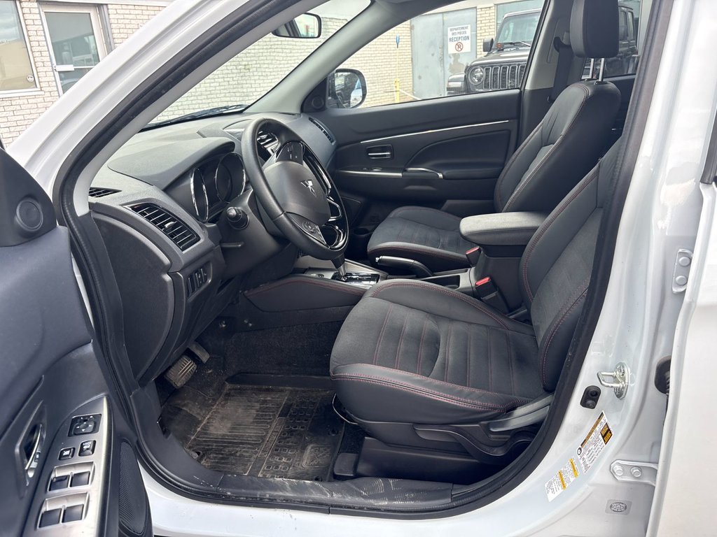Mitsubishi RVR SEL AWD 2023 à Pointe-Aux-Trembles, Québec - 17 - w1024h768px