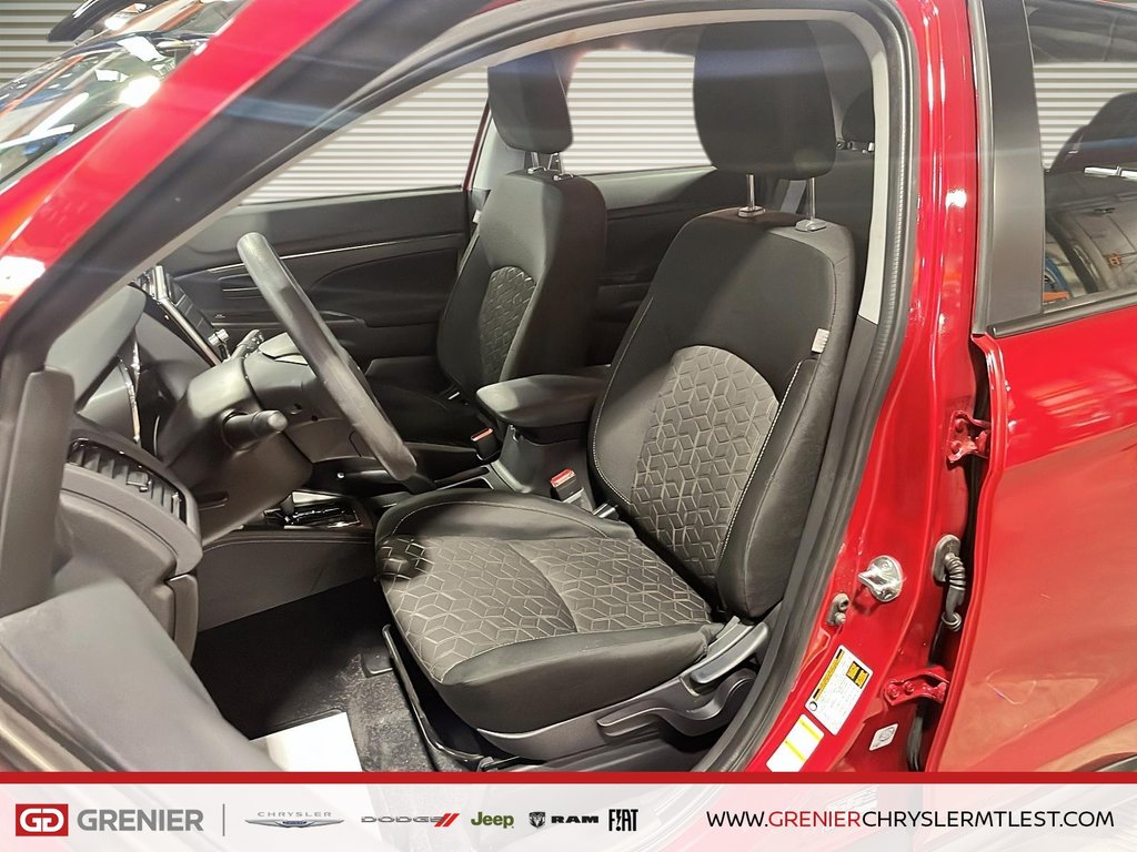 Mitsubishi RVR ES + 4WD + CARPLAY 2024 à Pointe-Aux-Trembles, Québec - 7 - w1024h768px