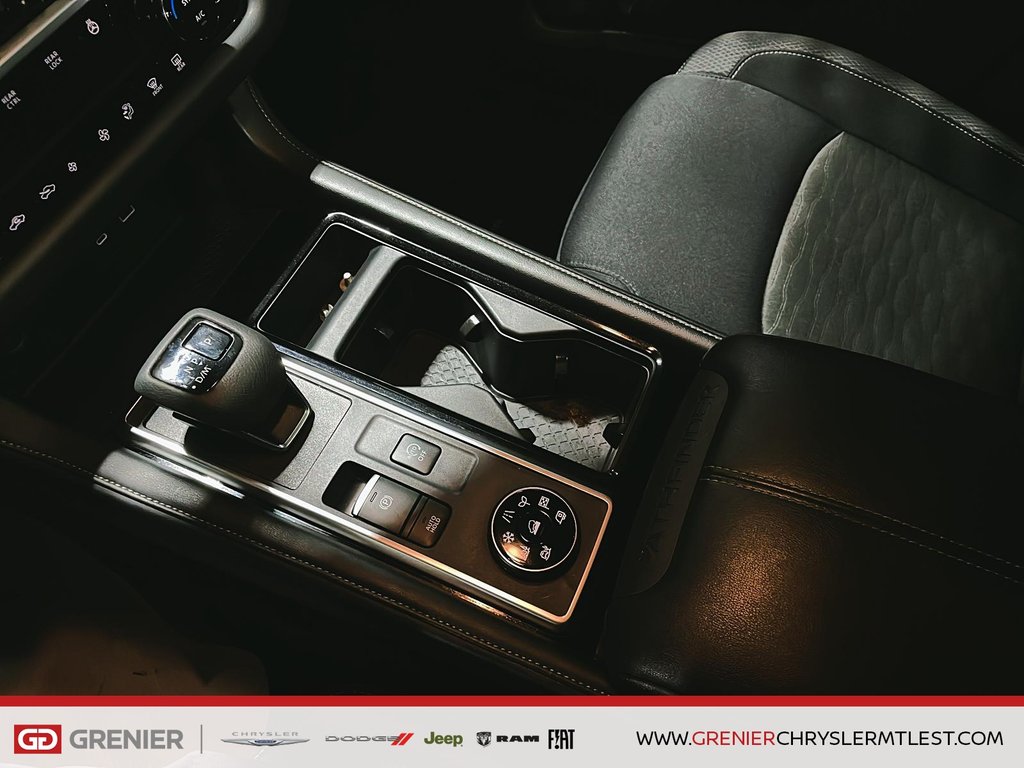 Nissan Pathfinder SV + AWD + TOIT OUVRANT PANNO 2024 à Pointe-Aux-Trembles, Québec - 13 - w1024h768px