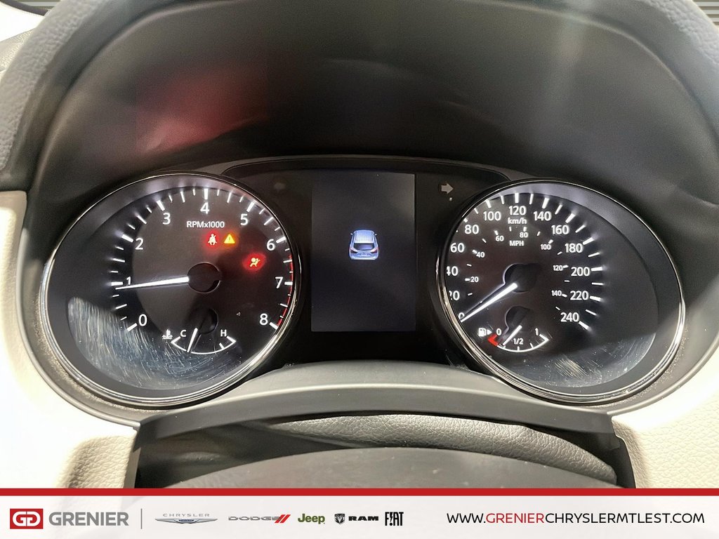 2018 Nissan Qashqai SV + TOIT OUVRANT + ATTACHE-REMORQUE in Pointe-Aux-Trembles, Quebec - 11 - w1024h768px