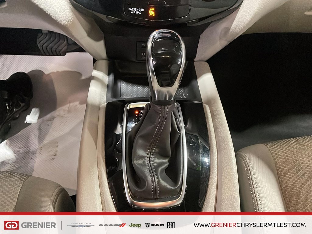 2018 Nissan Qashqai SV + TOIT OUVRANT + ATTACHE-REMORQUE in Pointe-Aux-Trembles, Quebec - 13 - w1024h768px