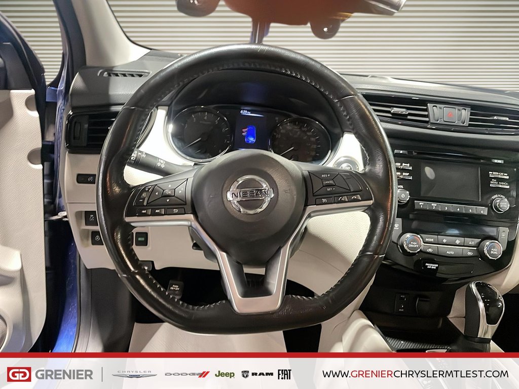 2018 Nissan Qashqai SV + TOIT OUVRANT + ATTACHE-REMORQUE in Pointe-Aux-Trembles, Quebec - 10 - w1024h768px