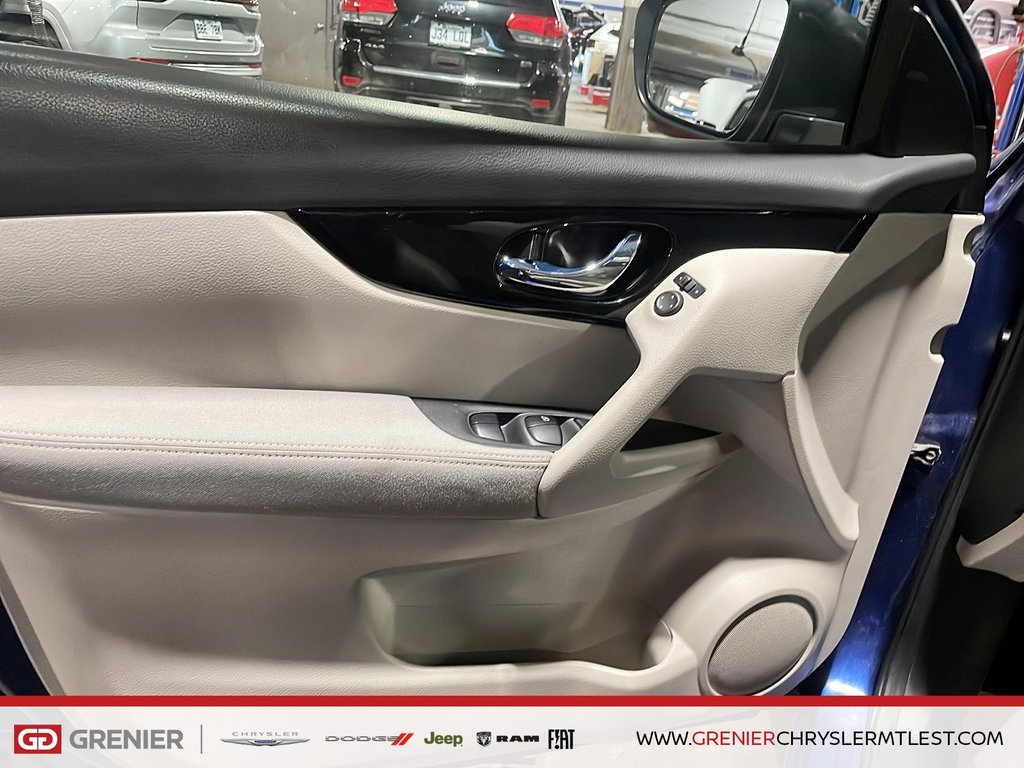 2018 Nissan Qashqai SV + TOIT OUVRANT + ATTACHE-REMORQUE in Pointe-Aux-Trembles, Quebec - 9 - w1024h768px