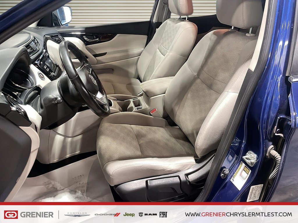 2018 Nissan Qashqai SV + TOIT OUVRANT + ATTACHE-REMORQUE in Pointe-Aux-Trembles, Quebec - 7 - w1024h768px