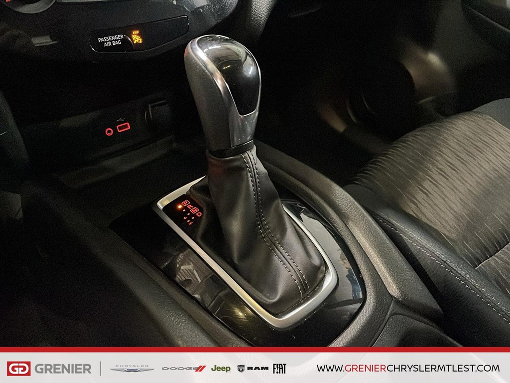 Nissan Rogue SV + AWD + CARPLAY 2018 à Pointe-Aux-Trembles, Québec - 17 - w1024h768px