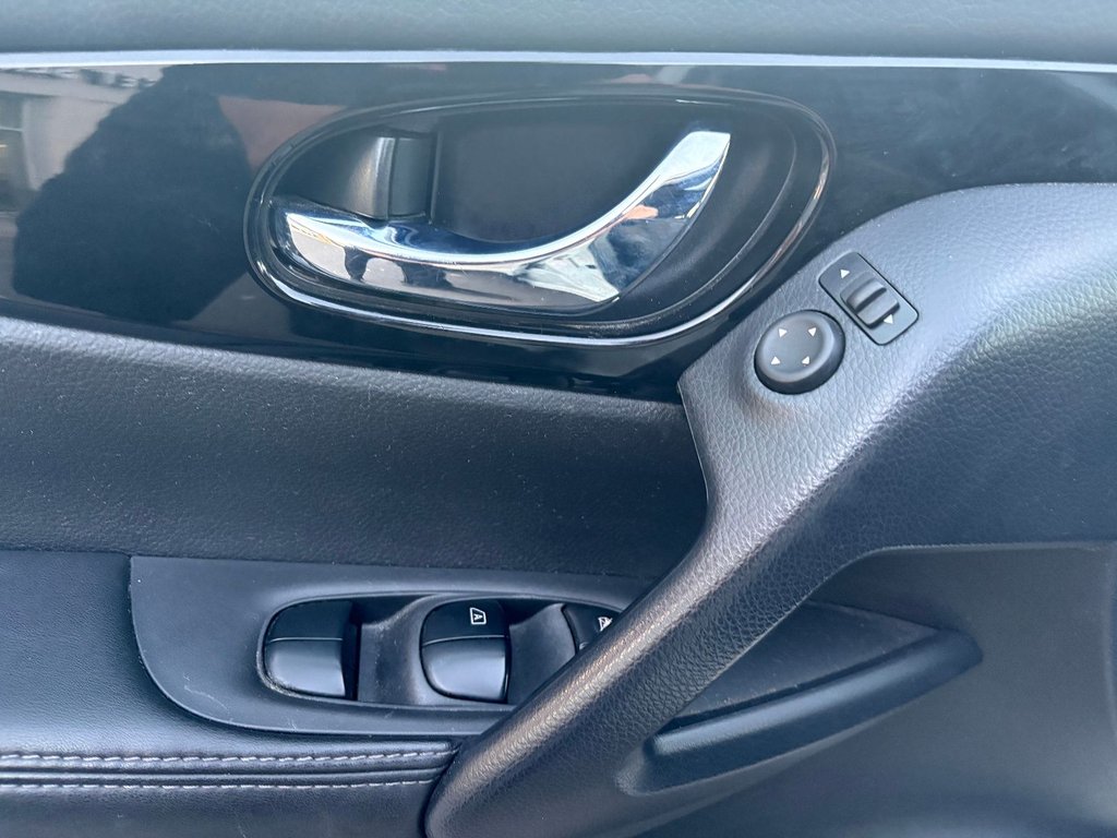 2018 Nissan Qashqai SV AWD in Pointe-Aux-Trembles, Quebec - 12 - w1024h768px