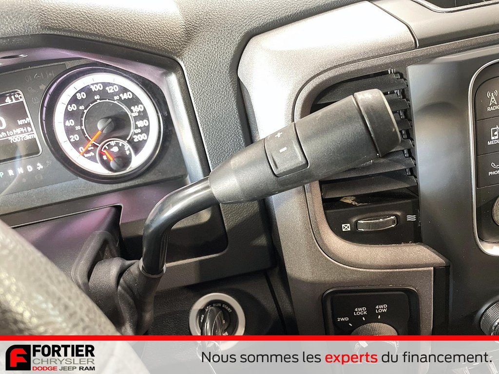 Ram 1500 Classic SXT + 4X4 + CREWCAB + V8 2019 à Pointe-Aux-Trembles, Québec - 17 - w1024h768px