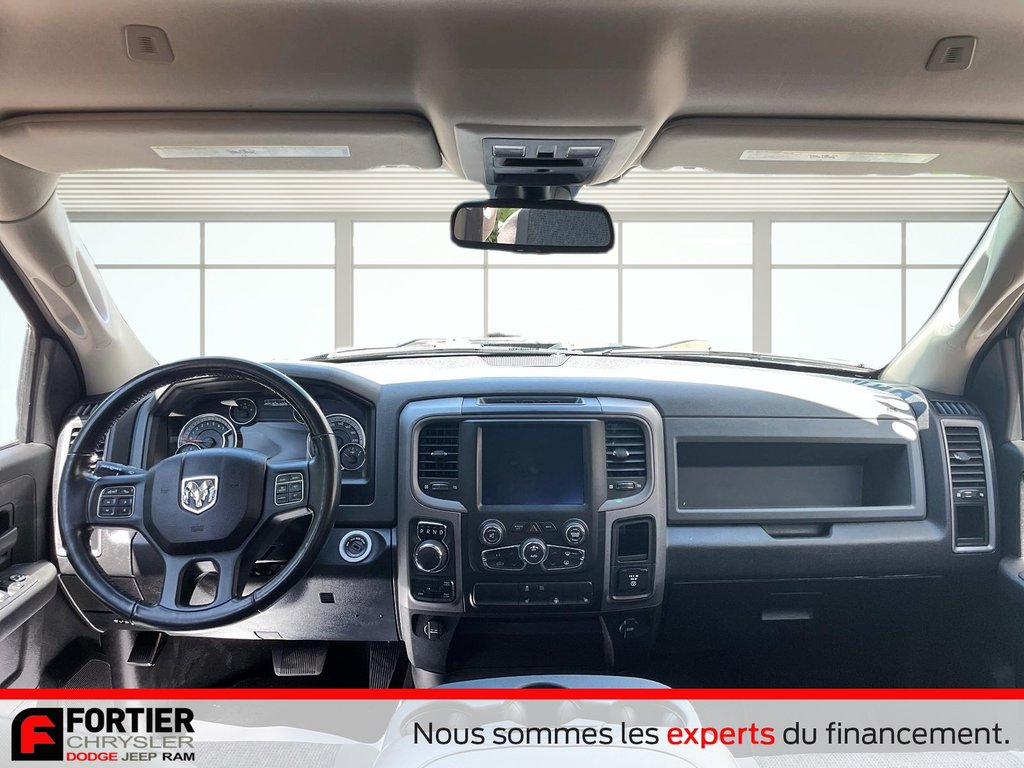 2020 Ram 1500 Classic EXPRESS + NIGHT EDITION + CREWCAB + V8 in Pointe-Aux-Trembles, Quebec - 12 - w1024h768px