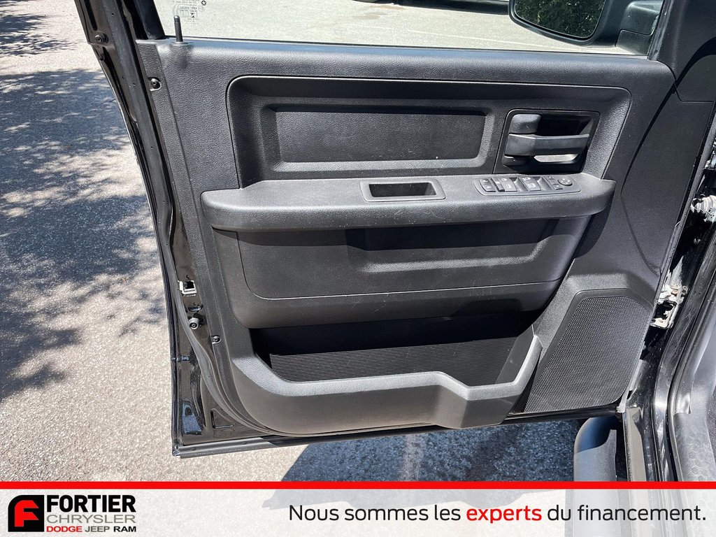 2020 Ram 1500 Classic EXPRESS + NIGHT EDITION + CREWCAB + V8 in Pointe-Aux-Trembles, Quebec - 13 - w1024h768px