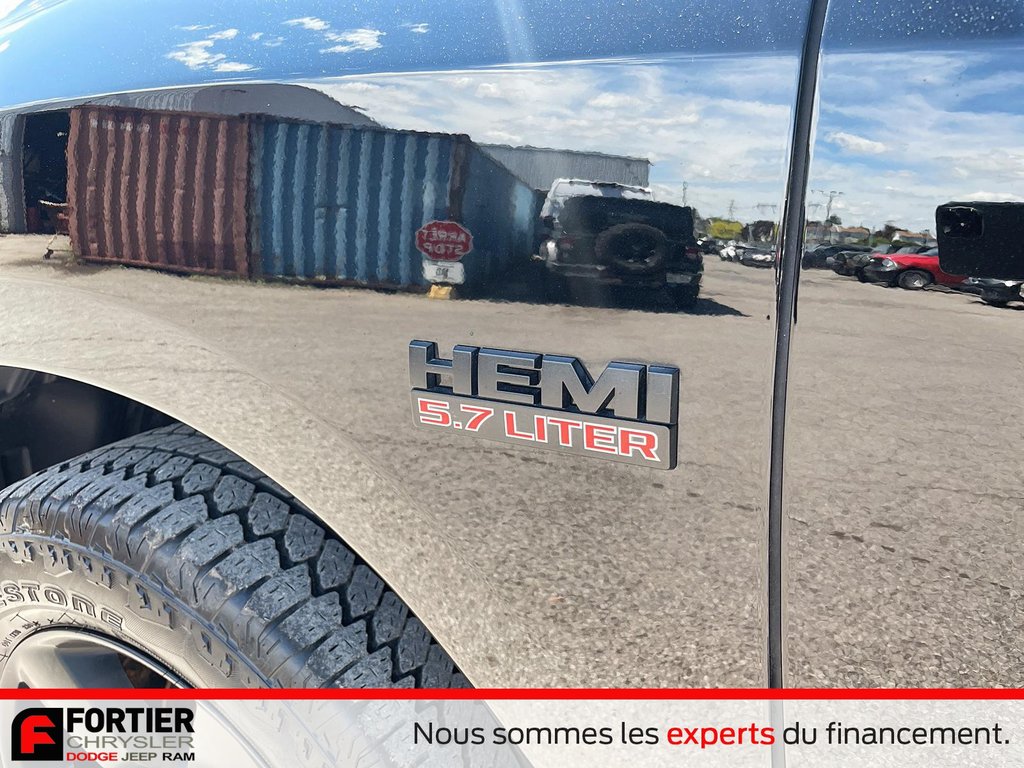 2020 Ram 1500 Classic EXPRESS + NIGHT EDITION + CREWCAB + V8 in Pointe-Aux-Trembles, Quebec - 9 - w1024h768px