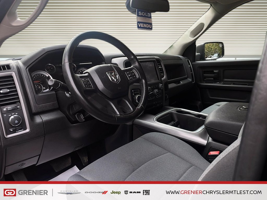 Ram 1500 Classic EXPRESS + 4X4 + QUAD CAB + V6 3.6L 2021 à Pointe-Aux-Trembles, Québec - 9 - w1024h768px