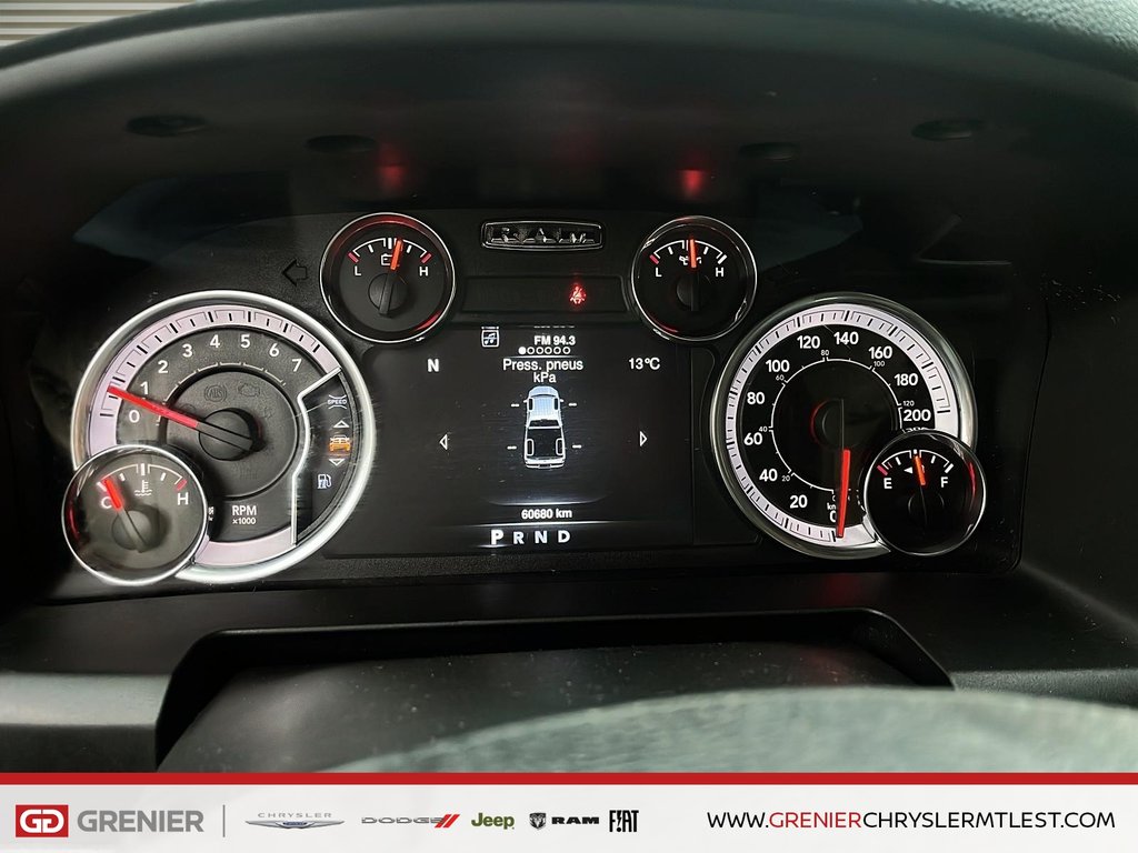 2021 Ram 1500 Classic EXPRESS + 4X4 + QUAD CAB + NIGHT EDITION in Pointe-Aux-Trembles, Quebec - 11 - w1024h768px