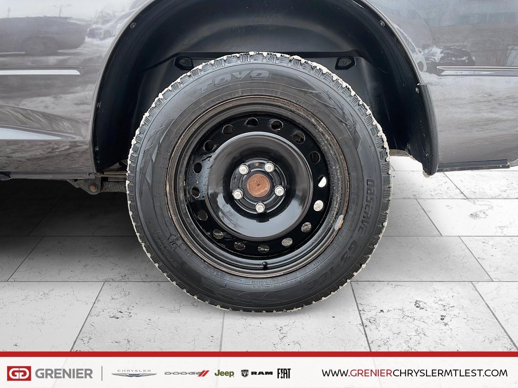 2021 Ram 1500 Classic EXPRESS + 4X4 + QUAD CAB + NIGHT EDITION in Pointe-Aux-Trembles, Quebec - 7 - w1024h768px