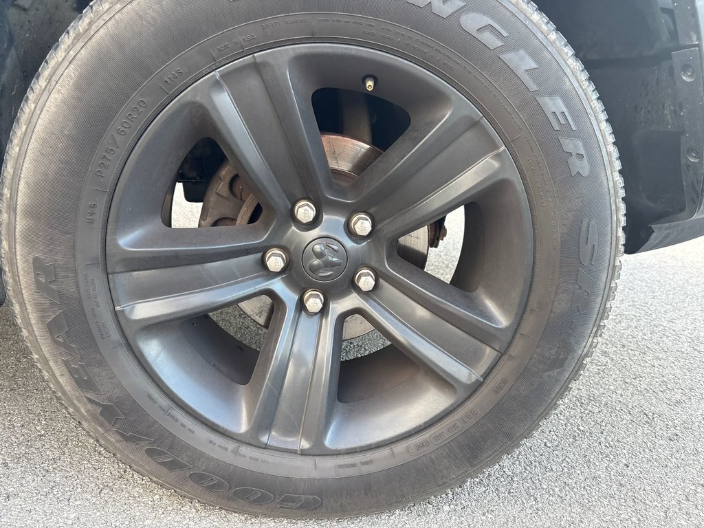 2021 Ram 1500 Classic Warlock in Pointe-Aux-Trembles, Quebec - 7 - w1024h768px