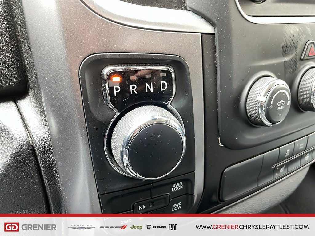 2022 Ram 1500 Classic SLT + 4X4 + CREW CAB + V8 in Pointe-Aux-Trembles, Quebec - 22 - w1024h768px