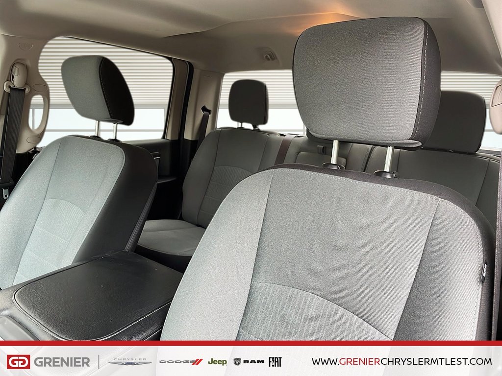 2022 Ram 1500 Classic SLT + 4X4 + CREW CAB + V8 in Pointe-Aux-Trembles, Quebec - 11 - w1024h768px