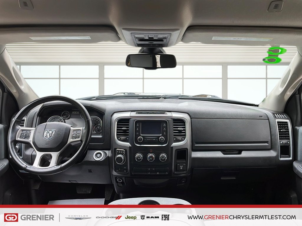 2022 Ram 1500 Classic SLT + 4X4 + CREW CAB + V8 in Pointe-Aux-Trembles, Quebec - 14 - w1024h768px