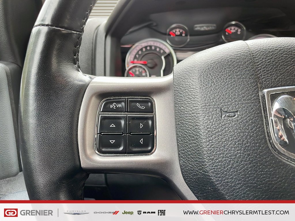 2022 Ram 1500 Classic SLT + 4X4 + CREW CAB + V8 in Pointe-Aux-Trembles, Quebec - 17 - w1024h768px