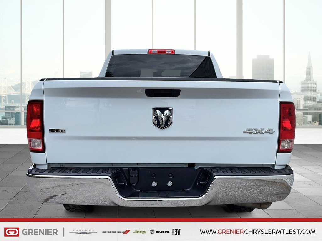 2022 Ram 1500 Classic SLT + 4X4 + CREW CAB + V8 in Pointe-Aux-Trembles, Quebec - 3 - w1024h768px
