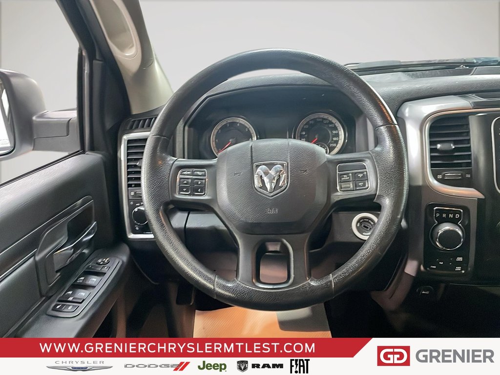 2022 Ram 1500 Classic SLT + 4X4 CREW CAB + V8 HEMI 5.7L + in Pointe-Aux-Trembles, Quebec - 11 - w1024h768px