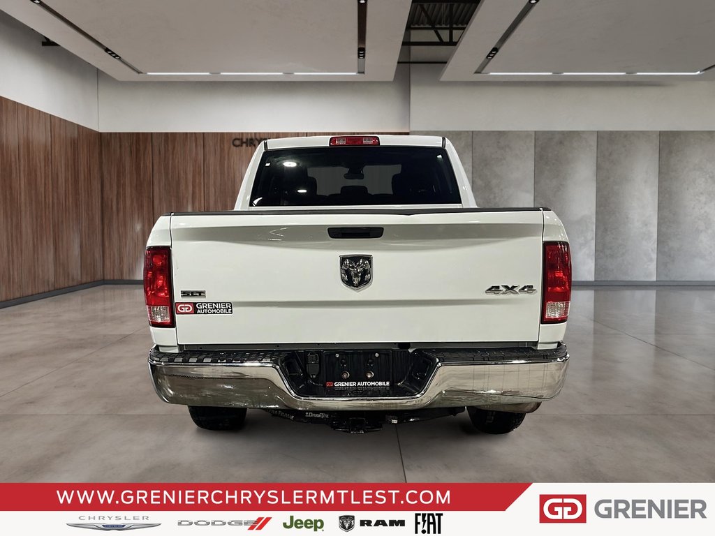 2022 Ram 1500 Classic SLT + 4X4 CREW CAB + V8 HEMI 5.7L + in Pointe-Aux-Trembles, Quebec - 3 - w1024h768px