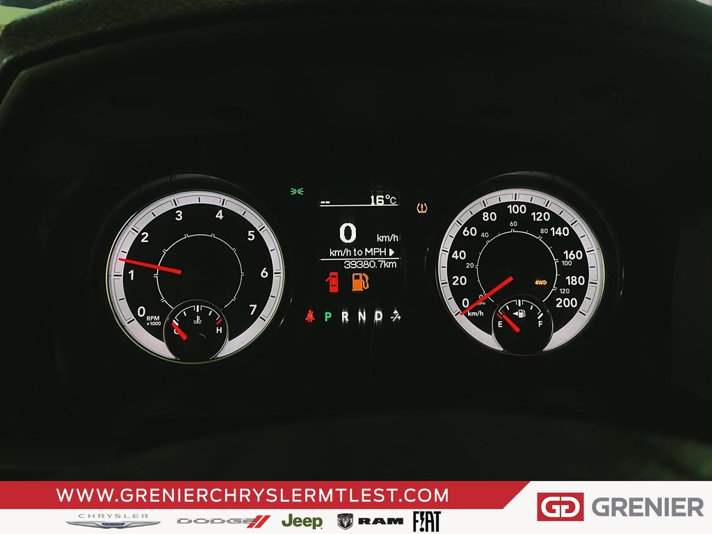 2022 Ram 1500 Classic SLT + 4X4 CREW CAB + V8 HEMI 5.7L + in Pointe-Aux-Trembles, Quebec - 12 - w1024h768px