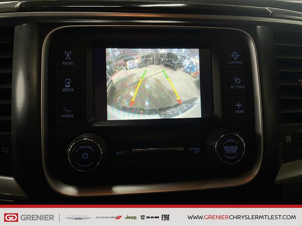 Ram 1500 Classic SLT + 4X4 CREW CAB + V8 HEMI 5.7L + 2022 à Pointe-Aux-Trembles, Québec - 15 - w1024h768px