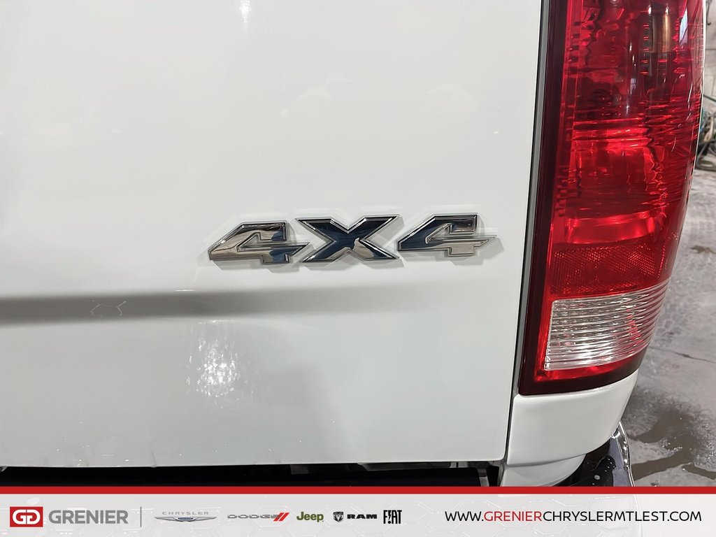 Ram 1500 Classic SLT + 4X4 CREW CAB + V8 HEMI 5.7L + 2022 à Pointe-Aux-Trembles, Québec - 4 - w1024h768px