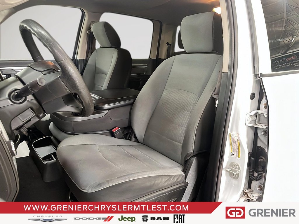 2022 Ram 1500 Classic SLT + 4X4 CREW CAB + V8 HEMI 5.7L + in Pointe-Aux-Trembles, Quebec - 9 - w1024h768px