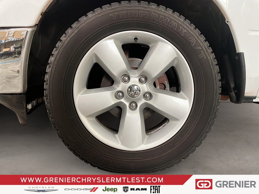 2022 Ram 1500 Classic SLT + 4X4 CREW CAB + V8 HEMI 5.7L + in Pointe-Aux-Trembles, Quebec - 8 - w1024h768px