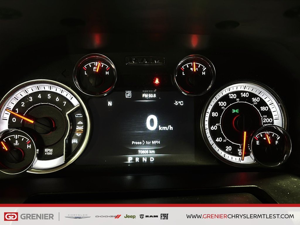 Ram 1500 Classic WARLOCK + 4X4 CREW CAB + V6 3.6L 2022 à Pointe-Aux-Trembles, Québec - 14 - w1024h768px