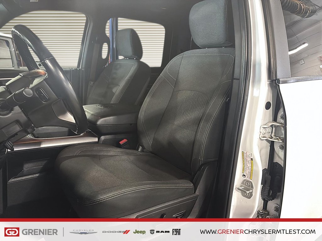 Ram 1500 Classic WARLOCK + 4X4 CREW CAB + V6 3.6L 2022 à Pointe-Aux-Trembles, Québec - 9 - w1024h768px