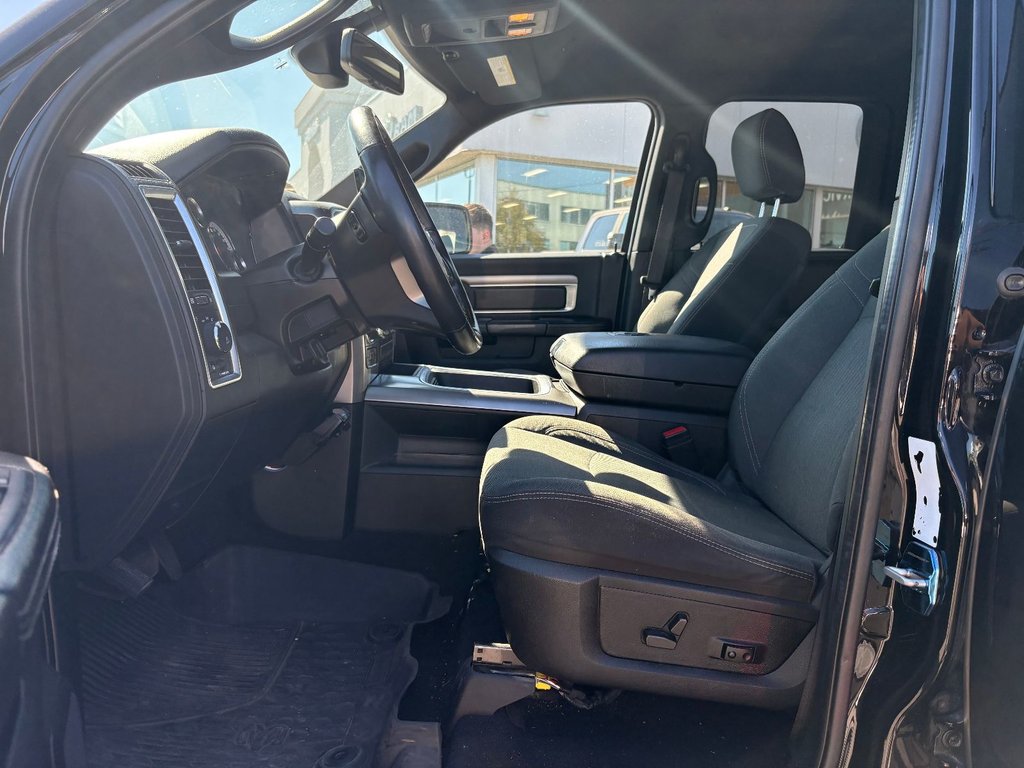 Ram 1500 Classic Warlock 2022 à Pointe-Aux-Trembles, Québec - 16 - w1024h768px