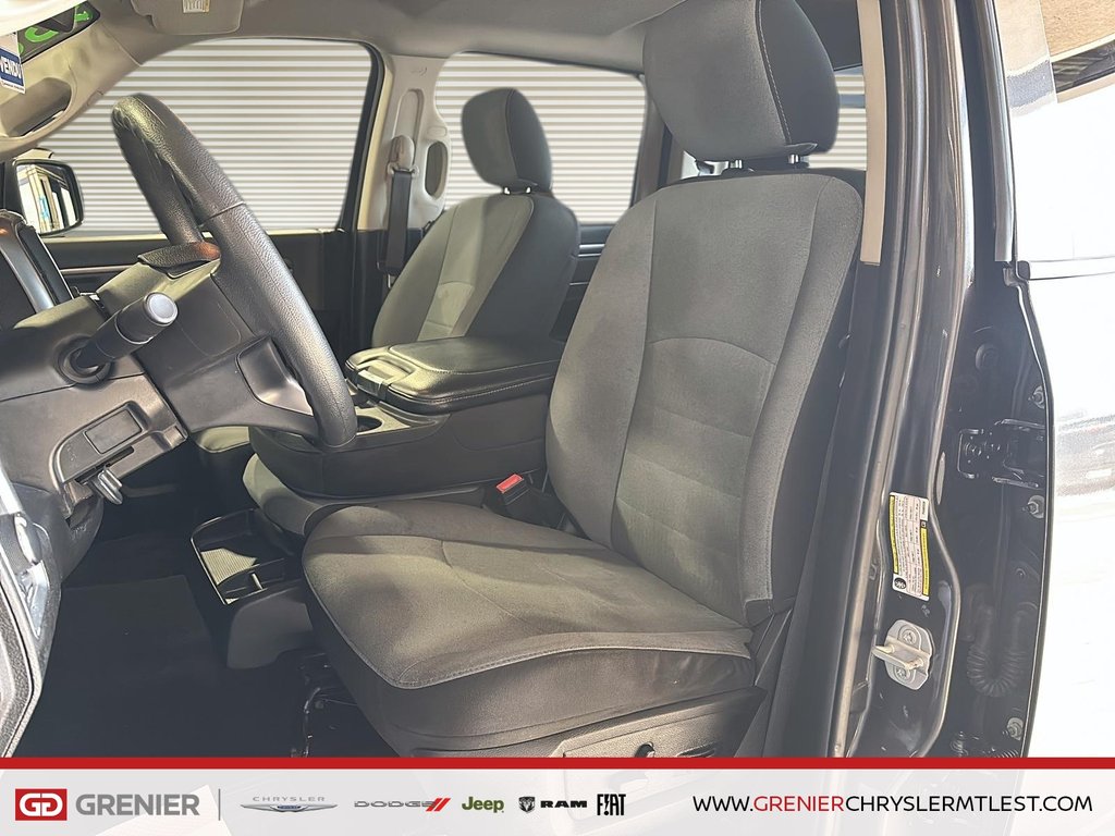 2023 Ram 1500 Classic SLT + 4X4 + CREW CAB + V6 3.6L in Pointe-Aux-Trembles, Quebec - 7 - w1024h768px